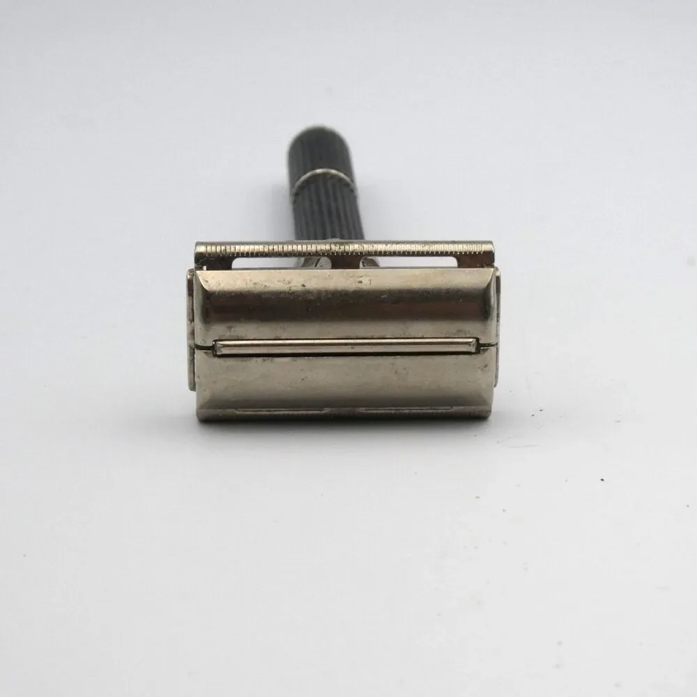Vintage 1970 Gillette P2 Black Beauty Super Adjustable 109 Safety Razor TTO